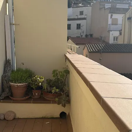 1 Min To The 2 Apartment *