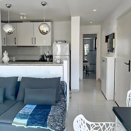 1 Min To The 2 Apartment *
